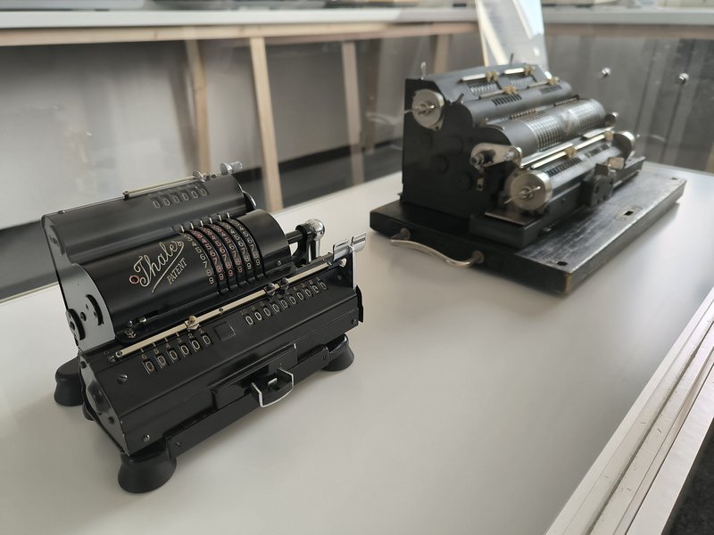 Thales Rechenmaschinen M und Geo II